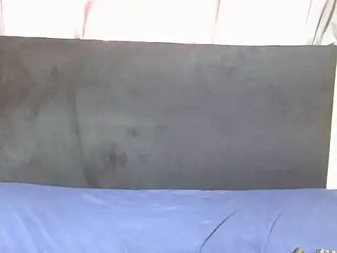 JuicyWetPussy19 webcam