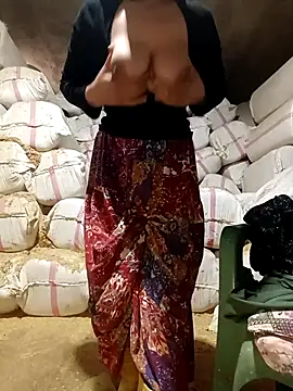 Melekyaraksever2545 webcam