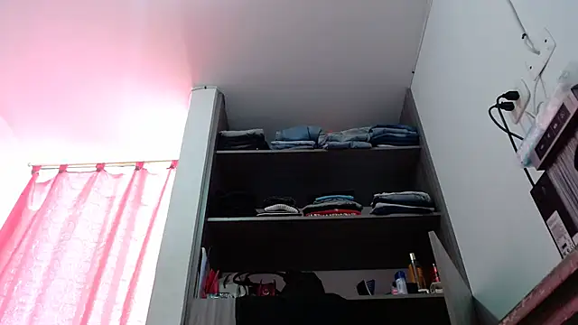 nicolle_milf1978 webcam