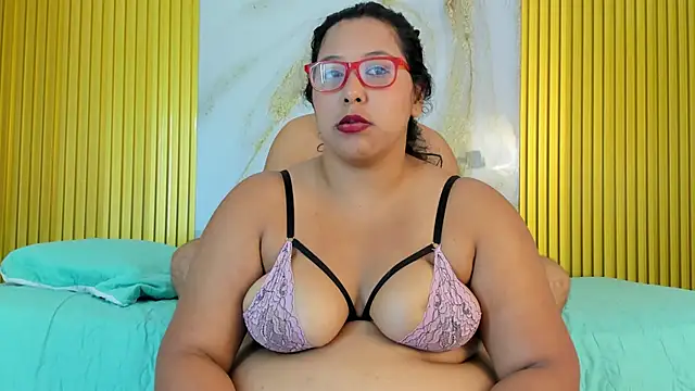 DeepandCurvy webcam
