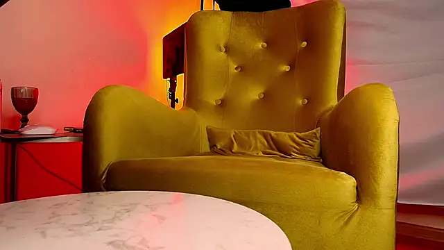 Creatrix_Lola webcam