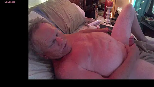 Pussyeat2please webcam