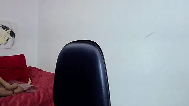 yasmin_goldenst webcam