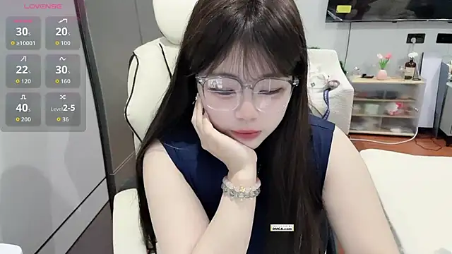 美女22Momo-在线直播