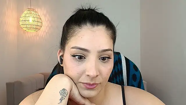 yummyanna_ - YummyAnna_'s free webcam