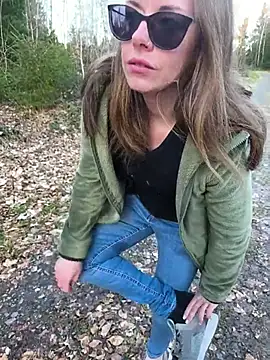 Squirtingcouple9094's room