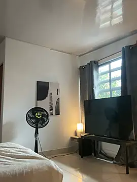 valery_and_Dani_ webcam