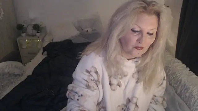 Divineblond webcam
