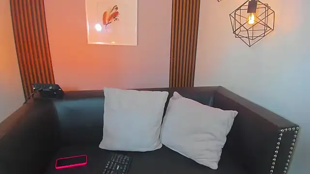 Nahiajhonson_ webcam