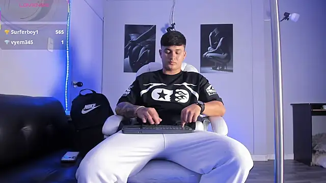 Cristopher_strong webcam