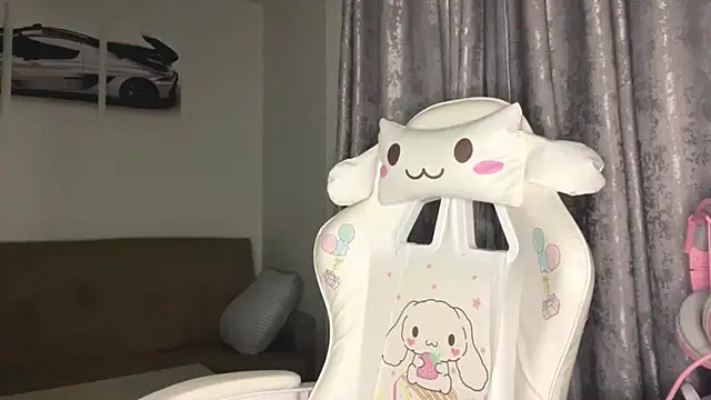 EllianaMiller webcam