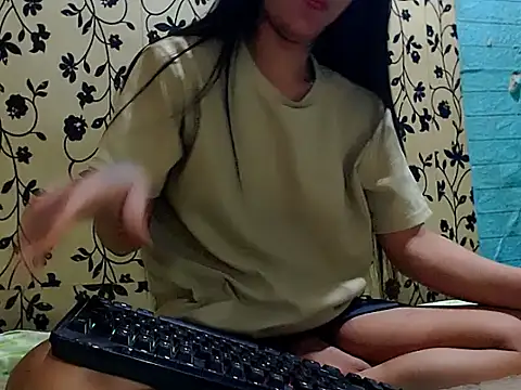 LadyBoyBigCock69 webcam