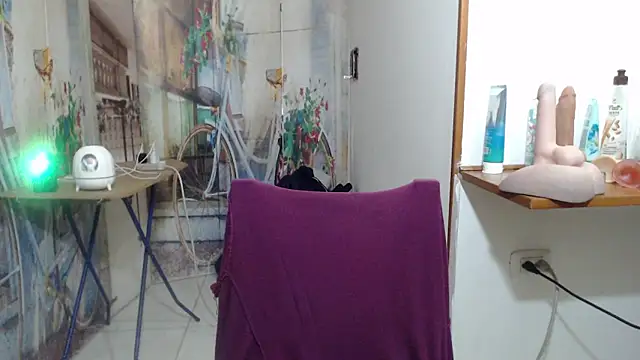 curly_greeneyed webcam