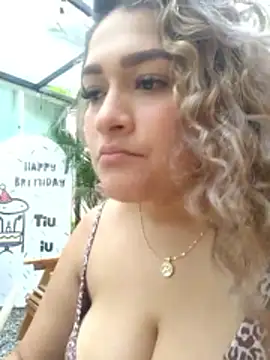 Sara_smiiith211 webcam