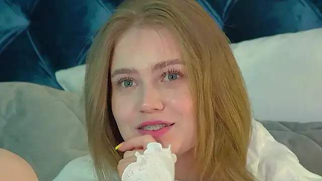 SelinSwarovski webcam