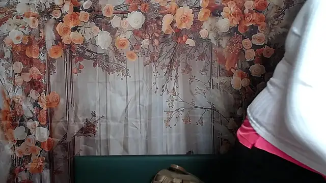 NeonilaLisova webcam