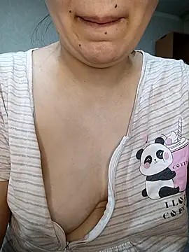 Emilyhomegirl1 webcam