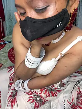 Little-Queen from StripChat is Freechat