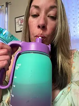 Webcam Model (MiraKisss)  is live.Free join now!