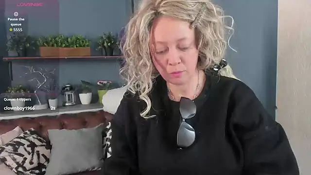 jessicafoxie - JessicaFoxie's free webcam - UK Sex Cams