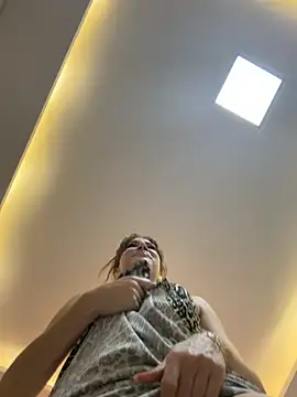 Irresistible24 webcam