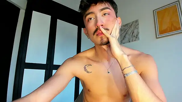 sweettaaron01 webcam