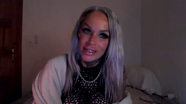 Sophie-Logan-Ink webcam