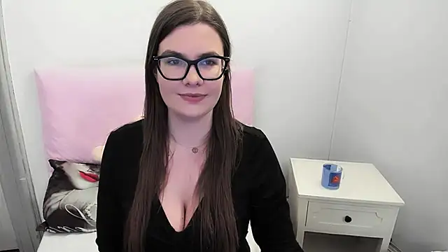 CarolineFlirt webcam