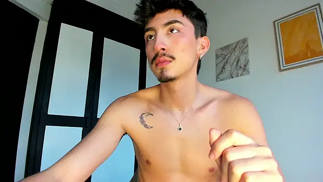 sweettaaron01 webcam