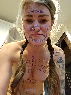 Lilmissvyx live sex cam