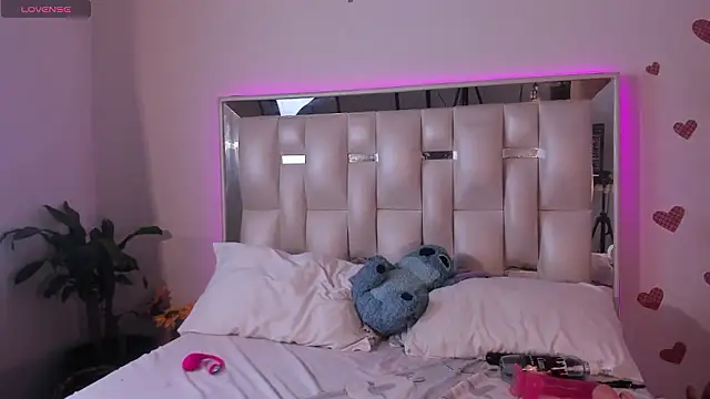 Darlyn_tenderhot__ webcam