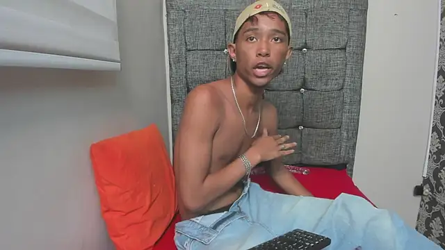 Little_Twink19x webcam