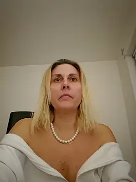 Amelia9798 webcam