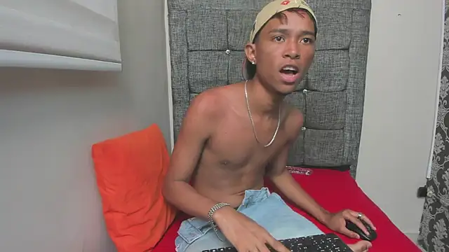 Little_Twink19x webcam