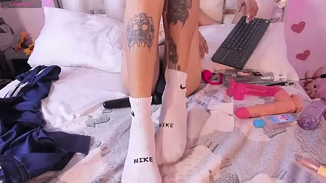 Darlyn_tenderhot__ webcam