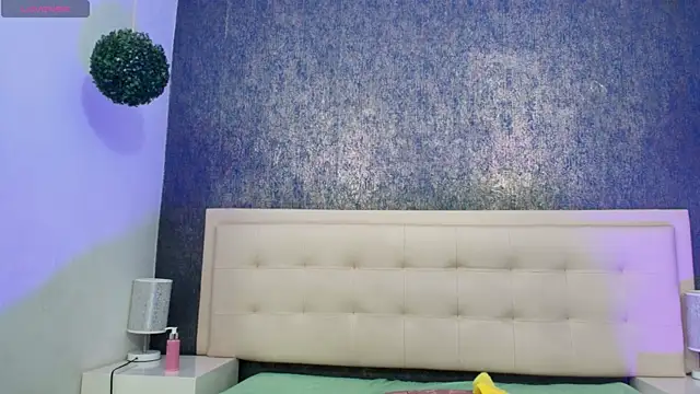 Cloeandtyfanny webcam