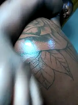 Hugemassivebootie webcam