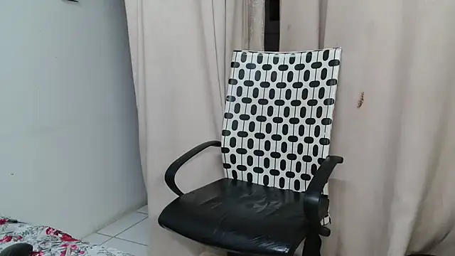 SexyDarkLadyXxx webcam