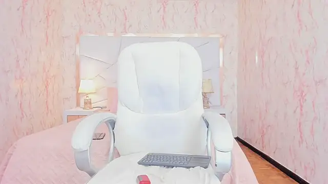 Emily_Whinfre webcam