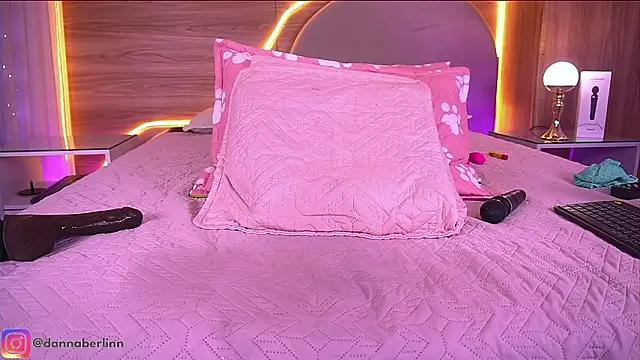 danna_berlin_ - Danna_berlin_'s free webcam - UK Sex Cams