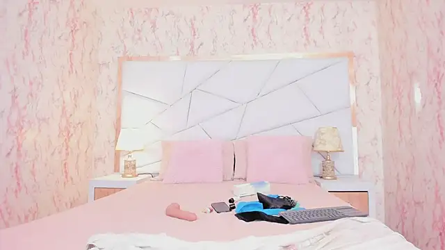 Emily_Whinfre webcam