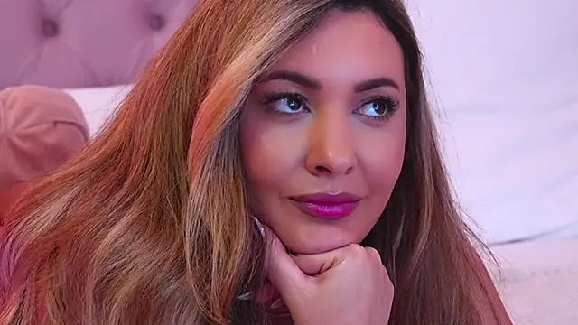 YaaraCollins live sex cam