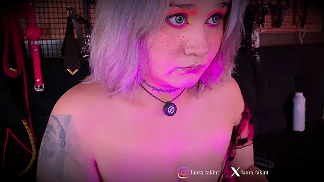 Laura_takint webcam