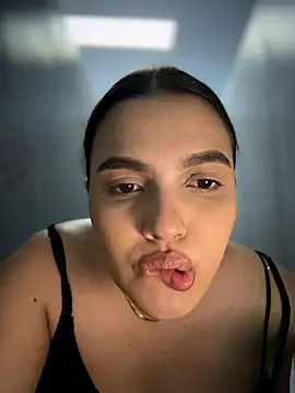 Webcam Model (Colibri_xxx)  is live.Free join now!