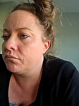 Webcam Model (julimonroe)  is live.Free join now!