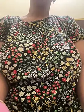 Webcam Model (Real_Roma)  is live.Free join now!