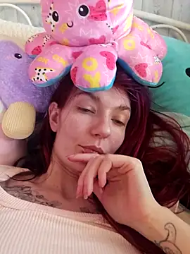 YourFavCanadianMILF webcam