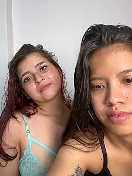 Vilu_and_Xuxi_ webcam