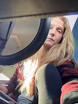 GoldenFlameGoddess webcam