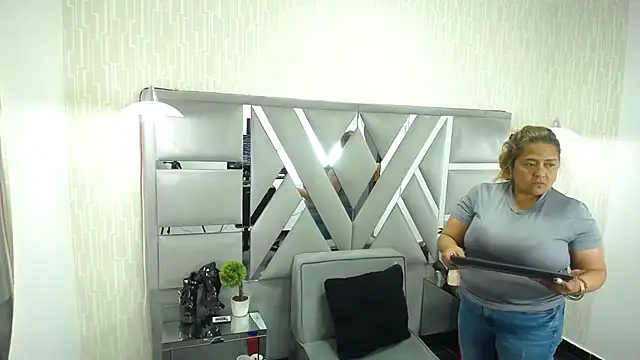 MonzerratBoyer webcam